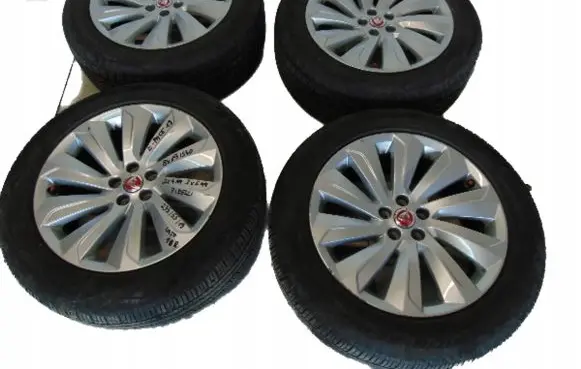 Jaguar E-Pace R19 alloy rim 