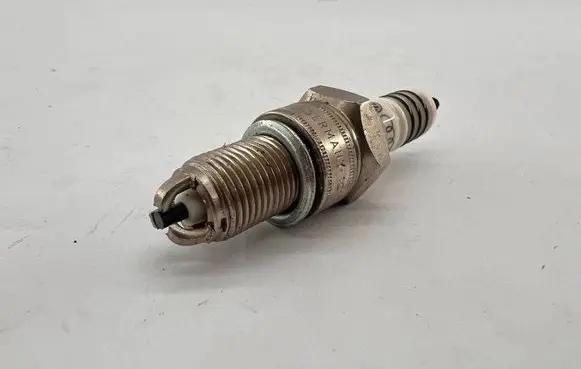 Audi A6 S6 C4 4A Spark plug 101000005AC