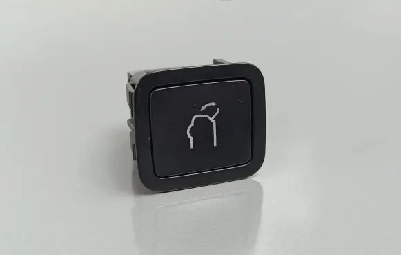Jeep Cherokee Tailgate/boot open switch button 68233955AA