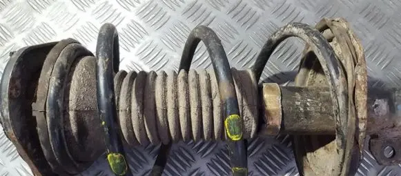 Toyota Avensis T250 Front coil spring