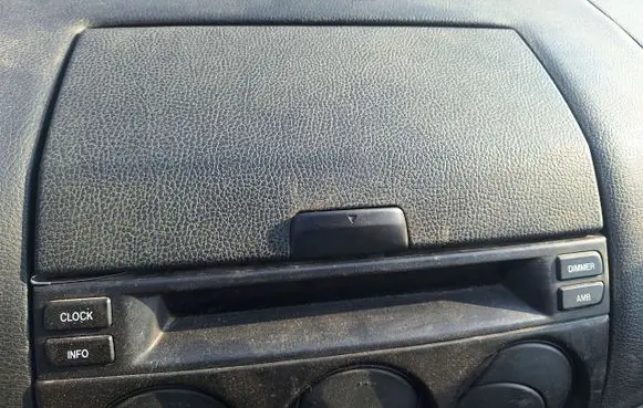 Mazda 6 Glove box