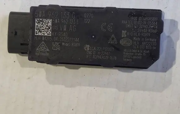 Volkswagen Tiguan Aerial antenna amplifier 5WA962133G 5WA962133E