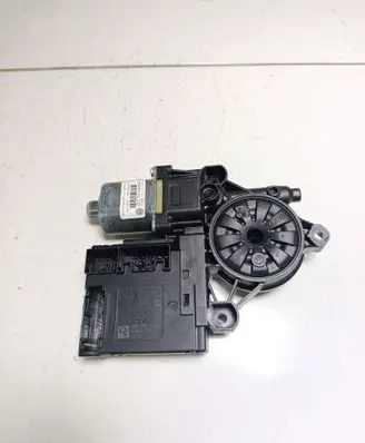 Volkswagen PASSAT B7 Front door window regulator motor 3AA959702A 3AA837462 988701312