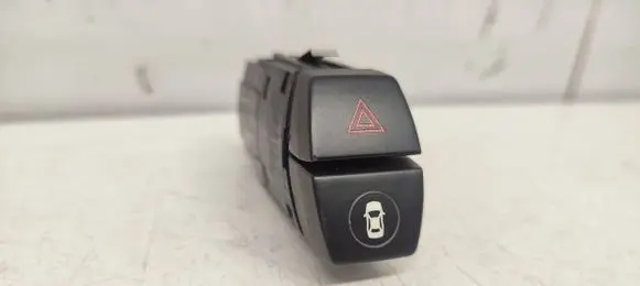 BMW X6 F16 Hazard light switch 9354186 3474020108 2207000081885100