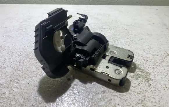 Loading door lock