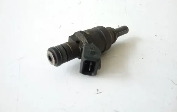 Volkswagen Golf IV Fuel injector 06A906031D