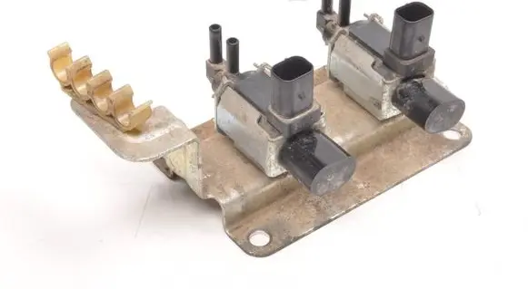 Volvo V50 Valve vacuum BS7E9A500AA