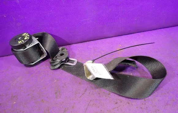 Opel Zafira B Front seatbelt 13178674