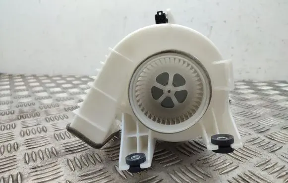 Toyota RAV 4 (XA40) Hybrid/electric vehicle battery fan 1173006462