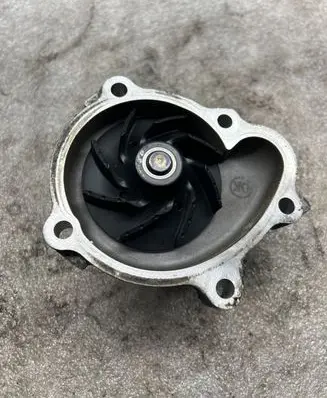 Opel Astra J Water pump