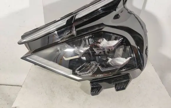 Citroen C4 III e-C4 Headlight/headlamp 73243669 9830649480