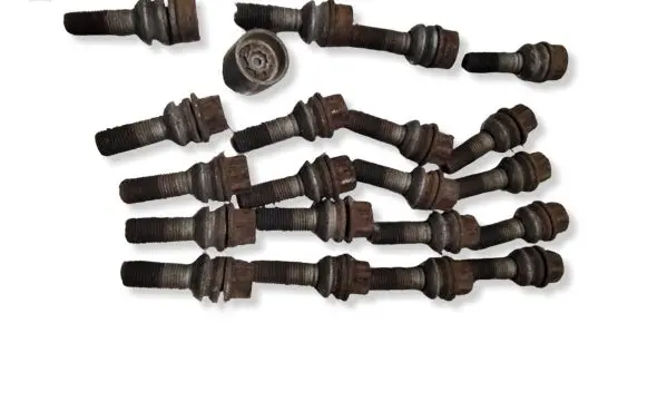 Volkswagen Touareg II Nuts/bolts 