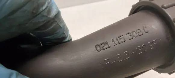 Volkswagen Transporter - Caravelle T4 Oil fill pipe 021115308C 070115311