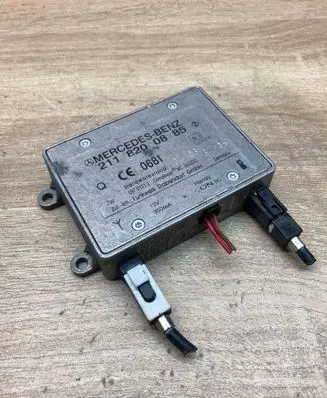 Mercedes-Benz E W211 Antenna control unit 2118200885
