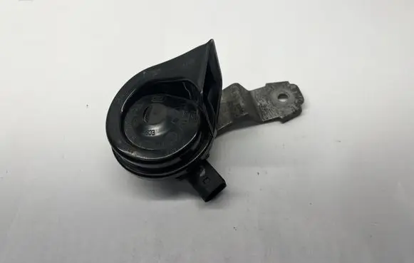 Volkswagen Jetta VI Horn signal 703881157