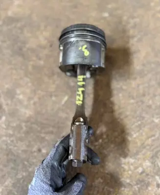Opel Astra G Piston with connecting rod P885