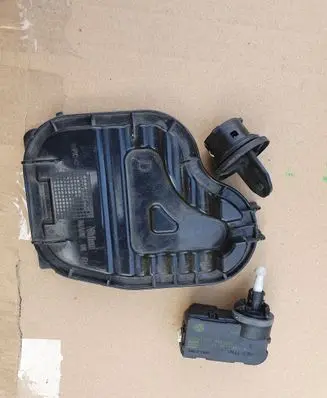 Headlight/headlamp dust cover