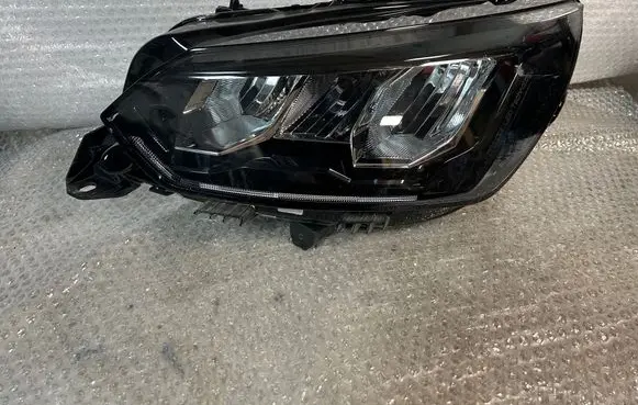 Peugeot 2008 II Headlight/headlamp 9833036380