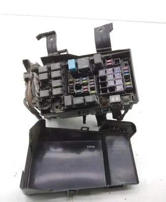 Mazda 6 Fuse module
