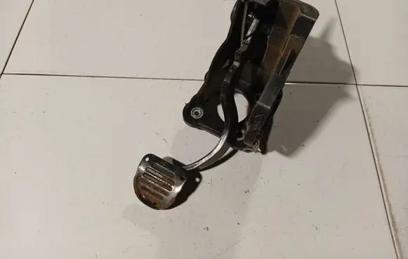 Renault Laguna III Clutch pedal 