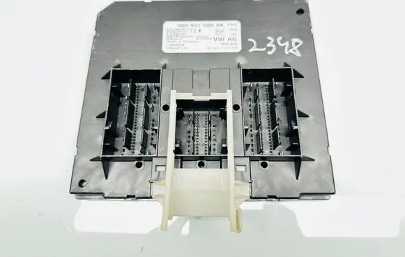 Volkswagen PASSAT B8 Comfort/convenience module 5Q0937086AK F005V01739