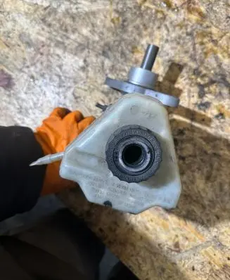 Audi Q7 4L Master brake cylinder 03350887631