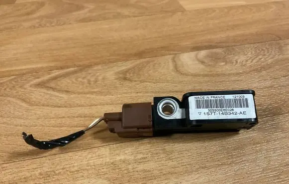 Ford Mondeo Mk III Airbag deployment crash/impact sensor 1S7T14B342AE