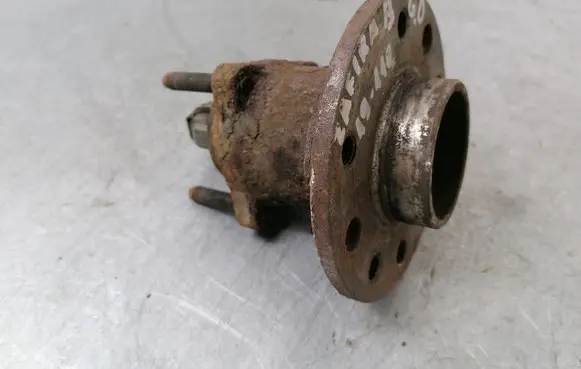 Opel Zafira B Rear wheel hub