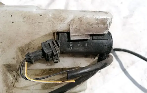Volvo S60 Windscreen/windshield washer pump