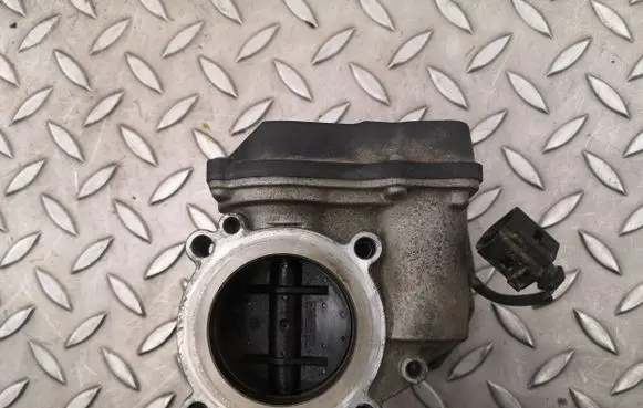 Audi A4 S4 B7 8E 8H Throttle valve 06F133062E