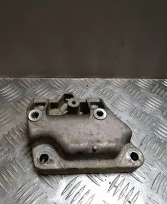 Skoda Octavia Mk2 (1Z) Engine mounting bracket 1K0199111