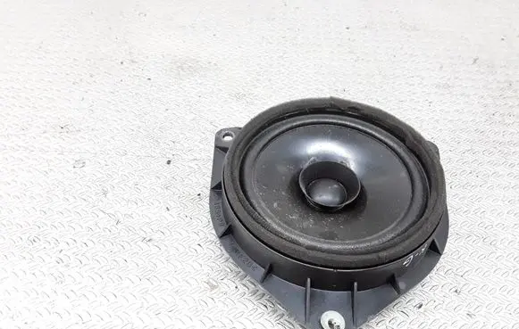 Toyota Corolla Verso E121 Rear door speaker 8616044130