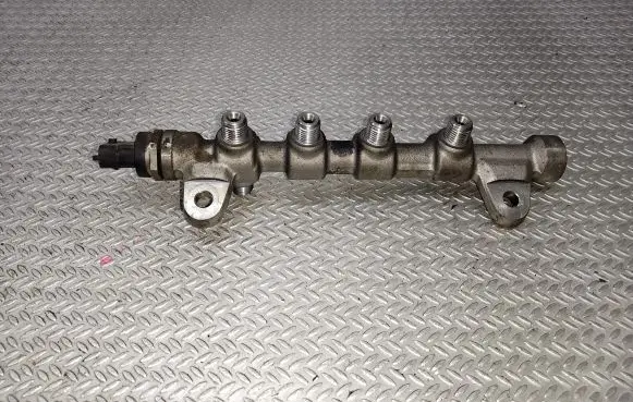 Opel Insignia A Fuel main line pipe 55576177 0445214221