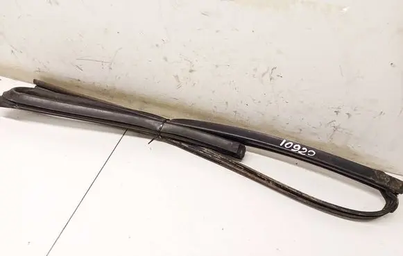 Opel Agila B Rubber seal front coupe door YV1GY03