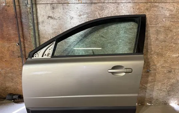 Volvo XC70 Front door 