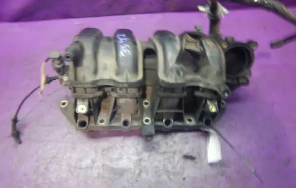Volkswagen Polo III 6N 6N2 6NF Intake manifold
