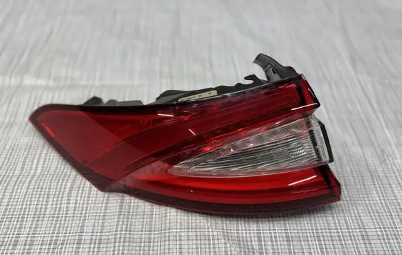 Maserati Levante Rear/tail lights 670032332