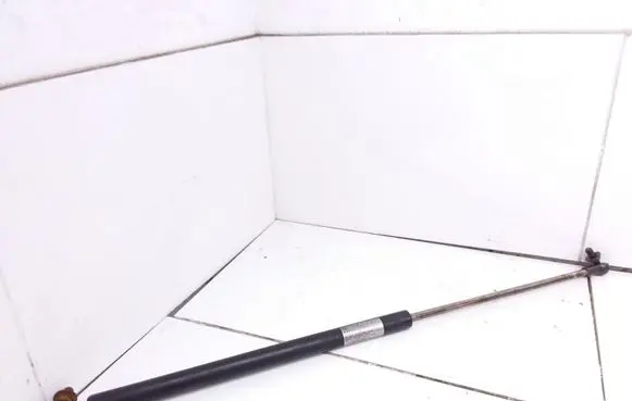 Subaru Impreza II Tailgate/trunk strut/damper