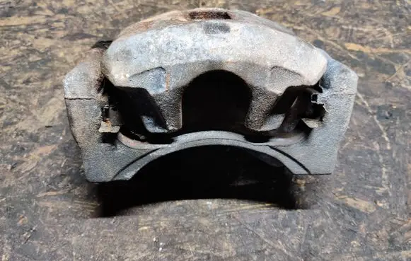 Chrysler 200 Front brake caliper 5739