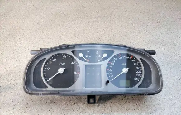 Renault Laguna II Speedometer (instrument cluster) 8200218878
