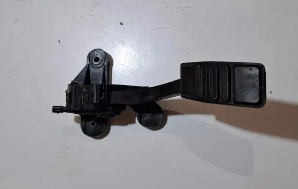 Ford Mustang VI Accelerator throttle pedal CR339F836BB
