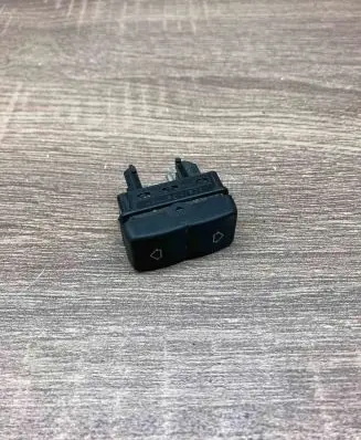 BMW 5 E34 Electric window control switch 8366506