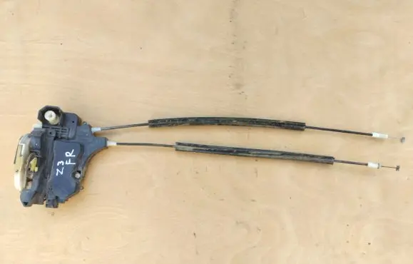 Mitsubishi Colt Front door lock 813202E000