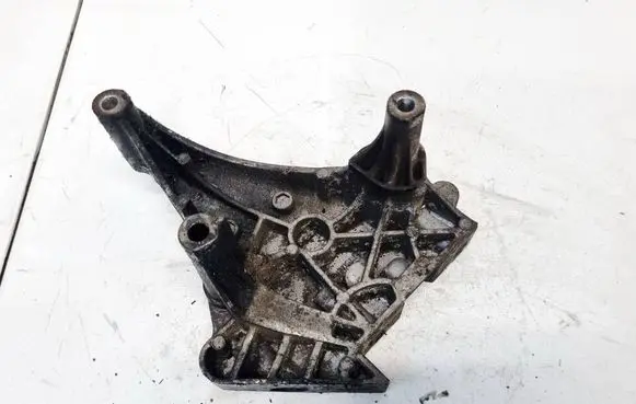 Skoda Octavia Mk2 (1Z) Engine mounting bracket 03G199207G