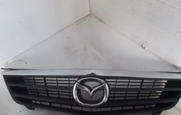 Mazda 626 Front grill