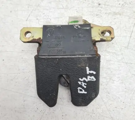Volkswagen PASSAT B5 Loading door lock 827505M 2209