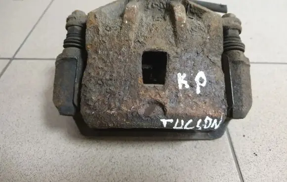 Hyundai Tucson JM Front brake caliper