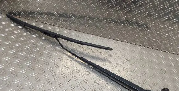 Toyota Yaris XP210 Windshield/front glass wiper blade 
