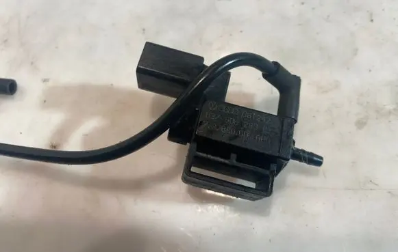 Audi A4 S4 B8 8K Turbo solenoid valve 037906283C