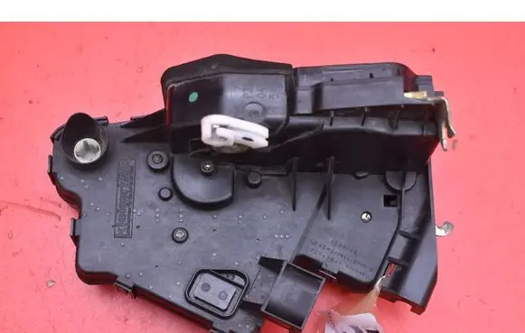 BMW X3 E83 Front door lock